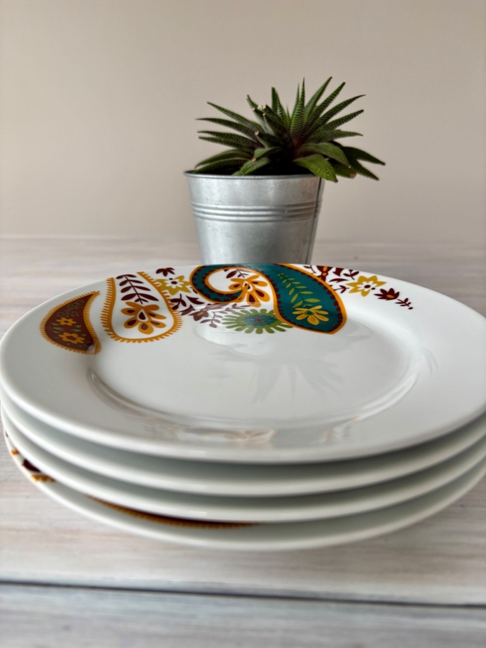 Decorative Ceramic Plates in a Paisley Floral Pattern. Set of 4